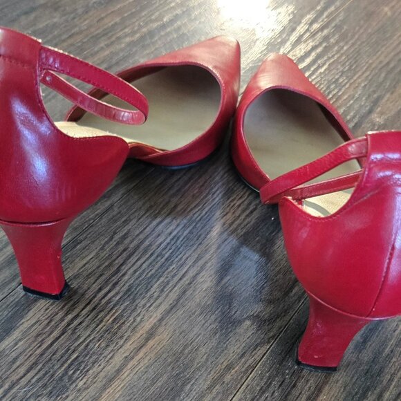 WESTIES Red Leather Upper Ankle Strap Pointed Toe Heels NWOT/SIZE 10M - Picture 3 of 8